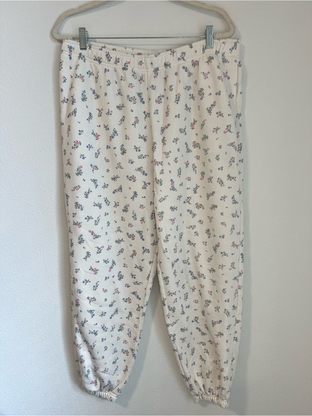 No Boundaries Cream Floral Jogger Pants and Pink Camo Jogger Pants Bundle XL